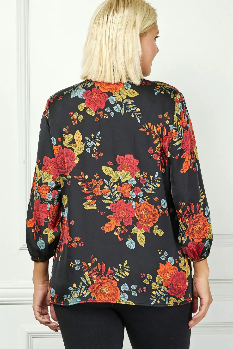 3/4 Cuff Sleeve Tie Neck Button Blouse in Black - Plus