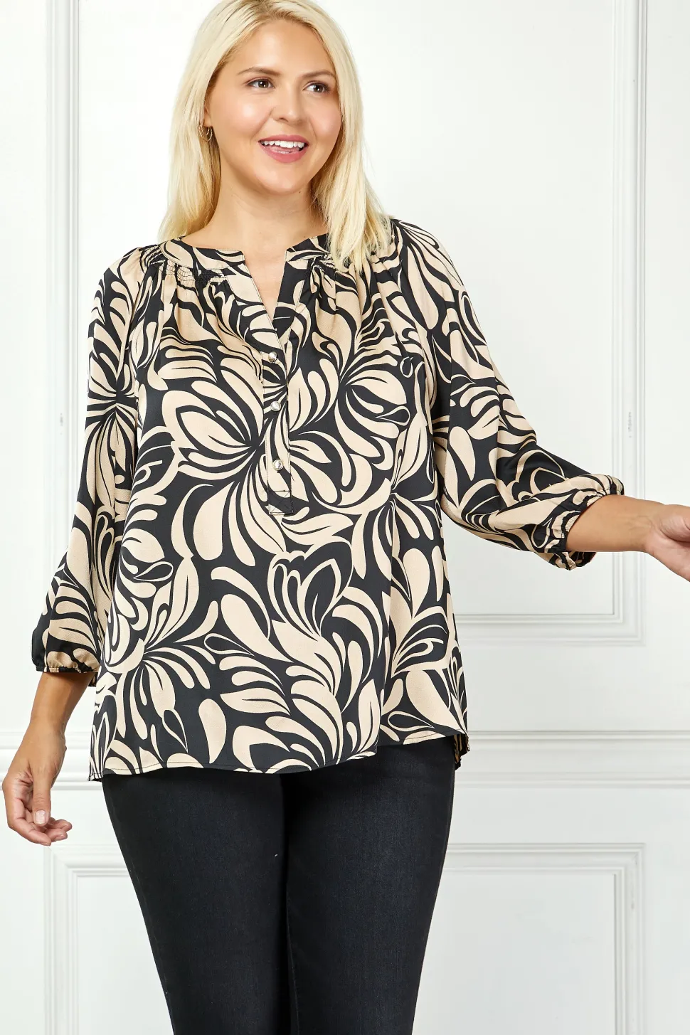 3/4 Elastic Cuff Sleeve Mandarin Collar Popover Blouse in Tan - Plus