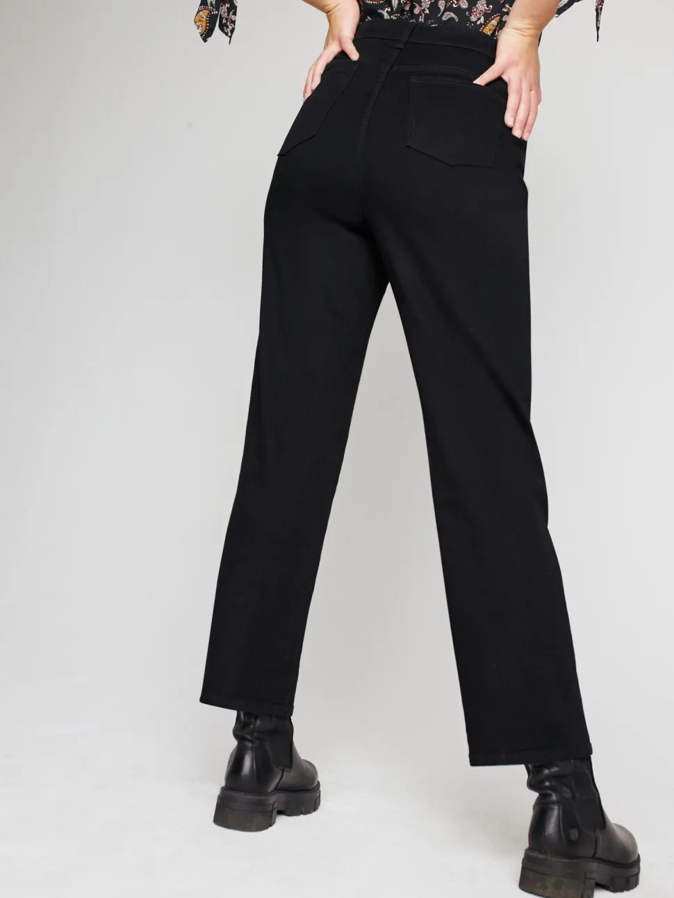 Westport Signature Black Straight Leg Jeans